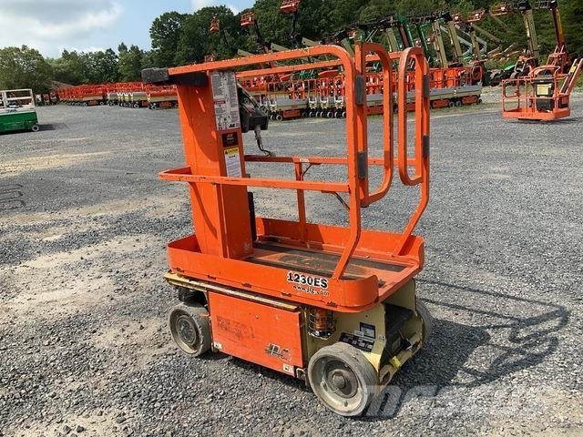 JLG 1230ES Вертикальные мачтовые подъемники