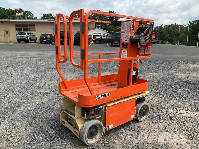 JLG 1230ES Вертикальные мачтовые подъемники