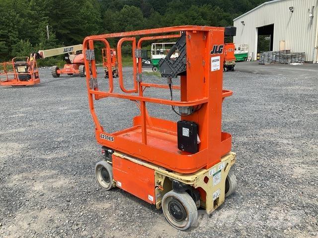 JLG 1230ES Вертикальные мачтовые подъемники