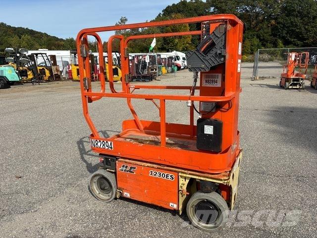 JLG 1230ES Вертикальные мачтовые подъемники