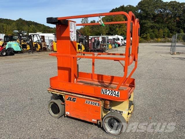 JLG 1230ES Вертикальные мачтовые подъемники
