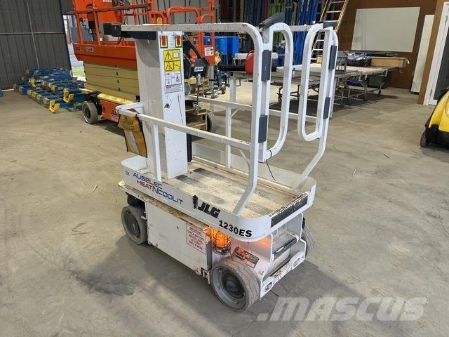 JLG 1230ES Вертикальные мачтовые подъемники