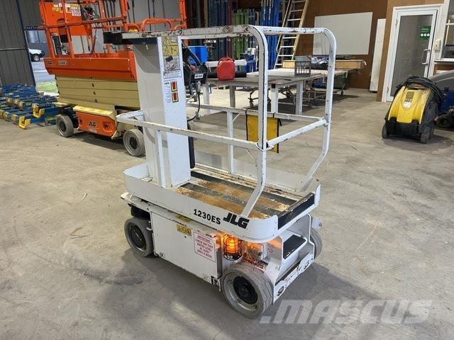 JLG 1230ES Вертикальные мачтовые подъемники