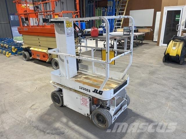JLG 1230ES Вертикальные мачтовые подъемники