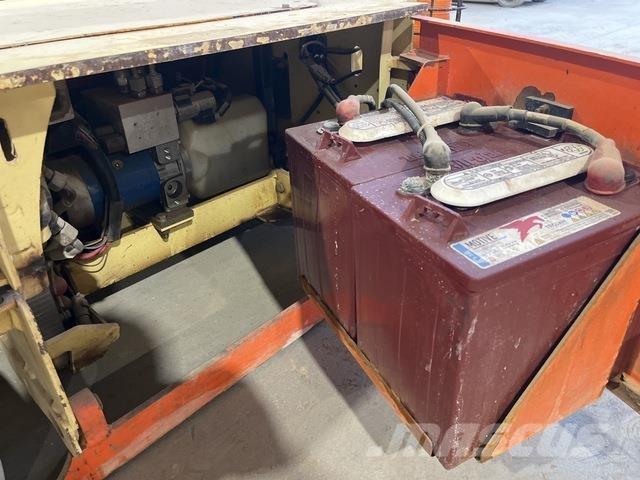 JLG 1230ES Вертикальные мачтовые подъемники