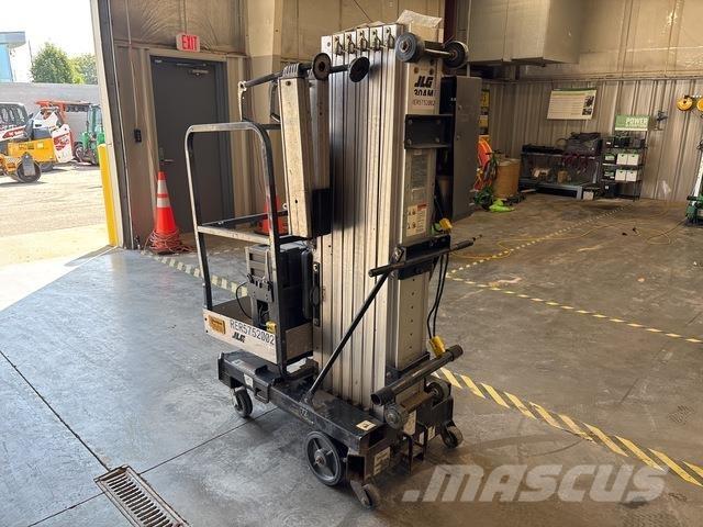 JLG 30AMDC Вертикальные мачтовые подъемники