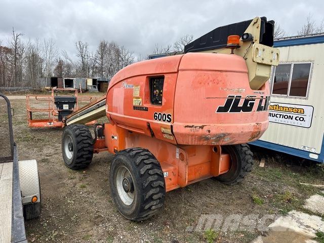 JLG 600S Телескопические подъемники