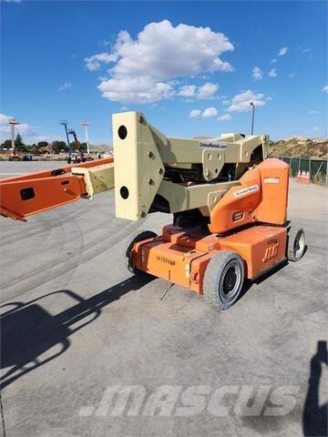 JLG E400AJP Коленчатые подъемники