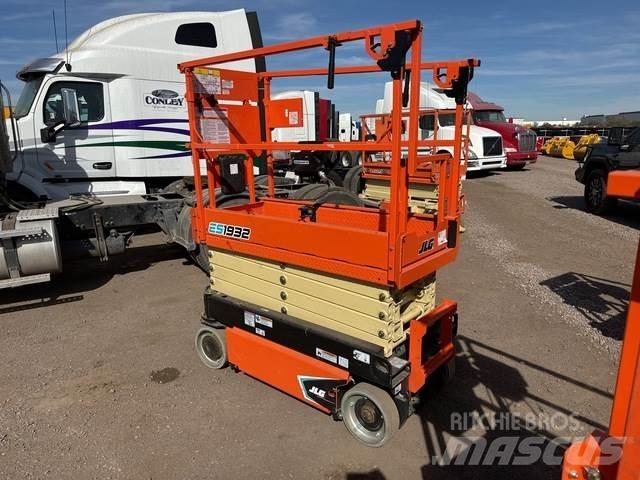 JLG ES1932 Ножничные подъемники