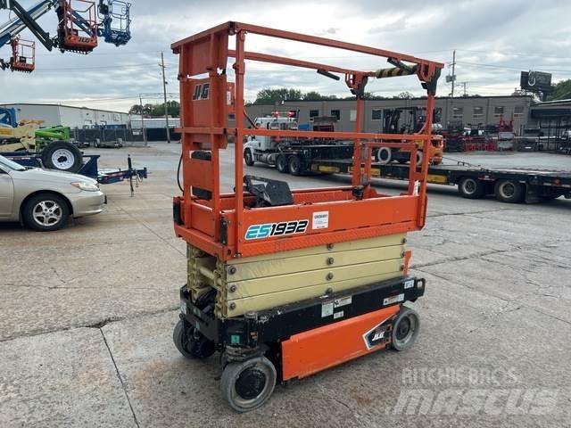 JLG ES1932-LC Ножничные подъемники