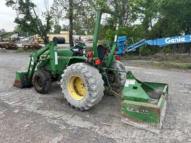 John Deere  Коммунальные тракторы