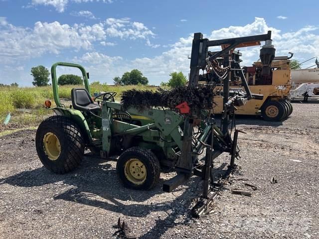 John Deere 750 Коммунальные тракторы