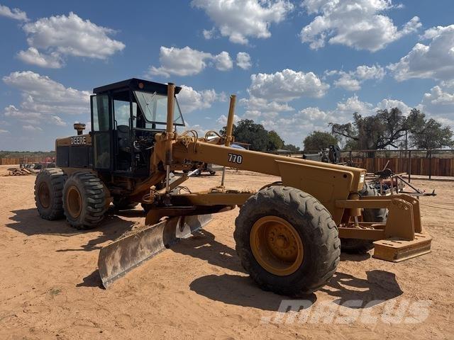 John Deere 770 Грейдеры