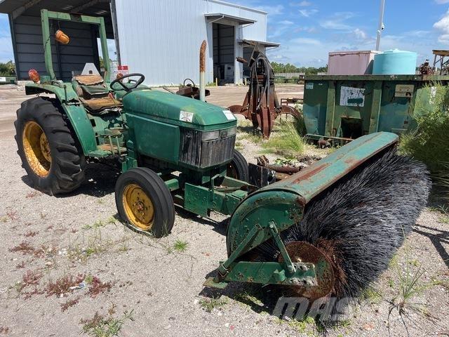 John Deere 970 Внутренние подметальные машины
