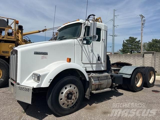 Kenworth T800B Седельные тягачи