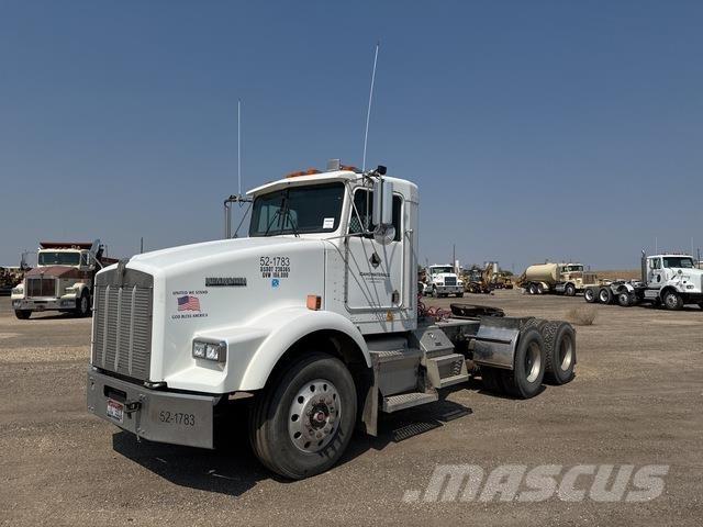 Kenworth T800B Седельные тягачи