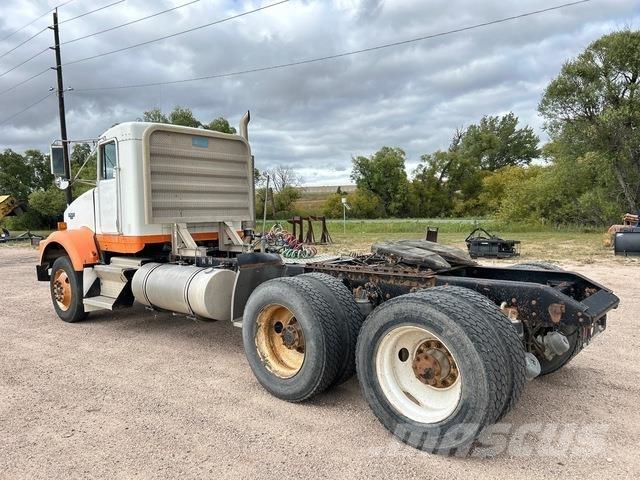 Kenworth T800B Седельные тягачи