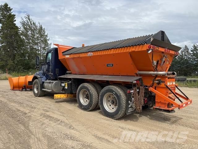 Kenworth T880 Снежные отвалы и плуги