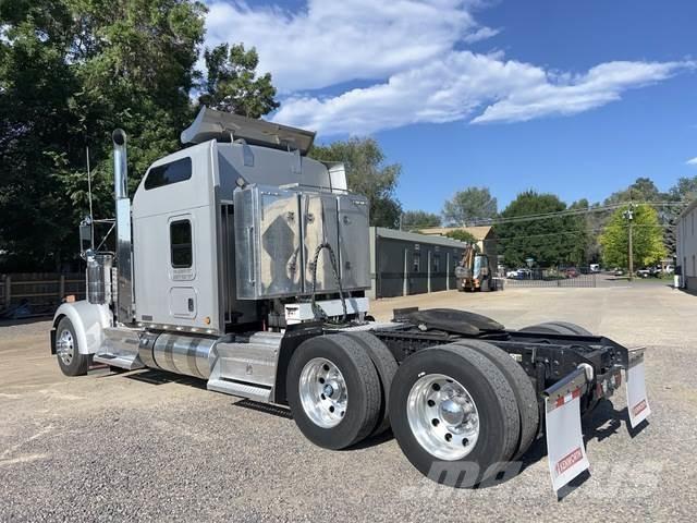 Kenworth W900L Седельные тягачи