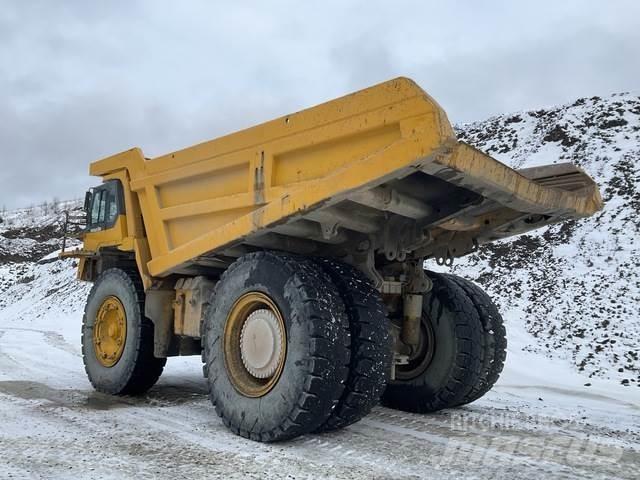 Komatsu 330M Шарнирно-сочленённые самосвалы