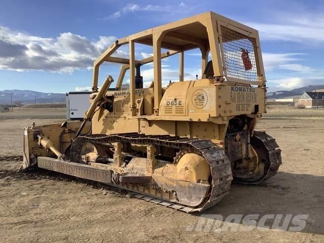 Komatsu D65E-6 Гусеничные бульдозеры