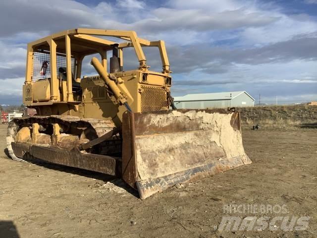 Komatsu D65E-6 Гусеничные бульдозеры