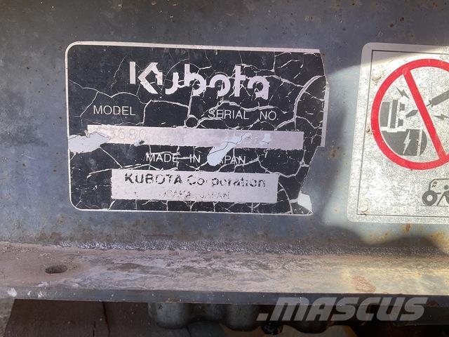Kubota 3680 Коммунальные тракторы