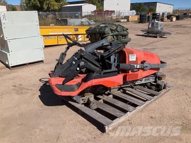 Kubota 3680 Коммунальные тракторы