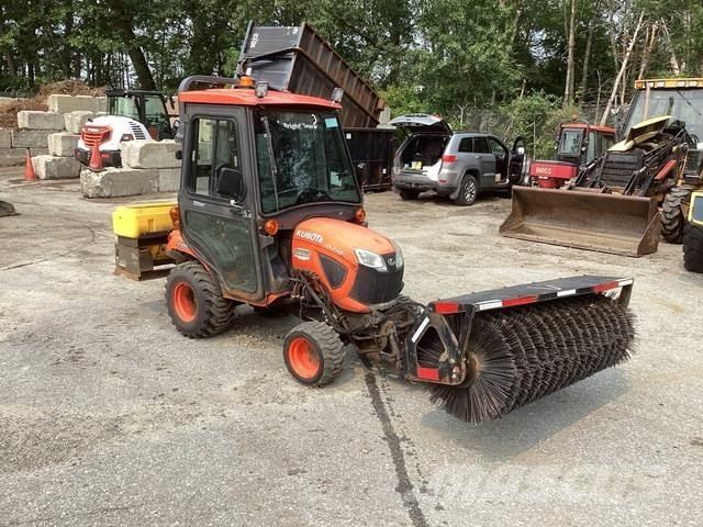 Kubota BX2380 Коммунальные тракторы