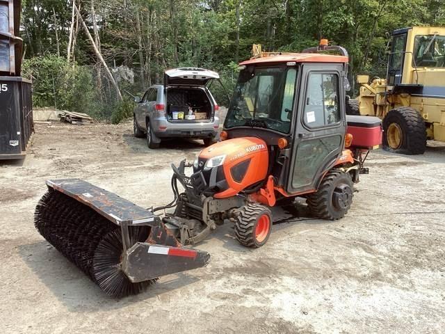 Kubota BX2380 Коммунальные тракторы