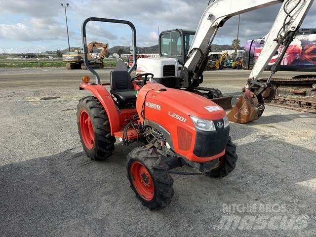 Kubota L2501D Коммунальные тракторы