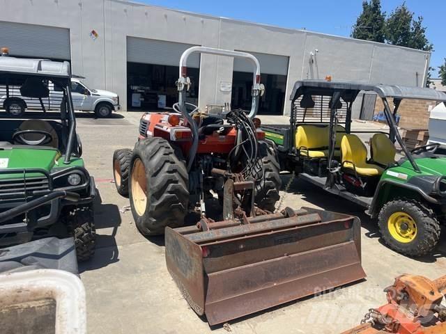 Kubota L3010D Коммунальные тракторы