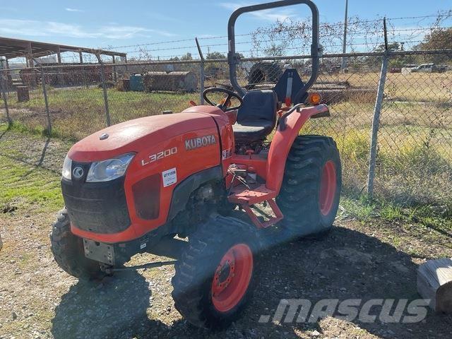 Kubota L3200DT Коммунальные тракторы