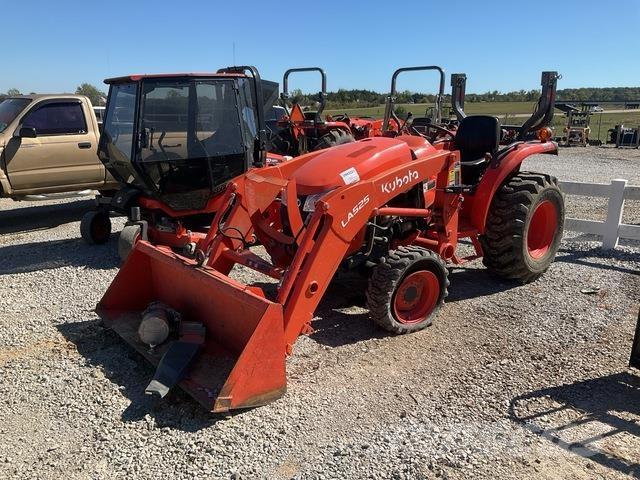 Kubota L3301DT Коммунальные тракторы