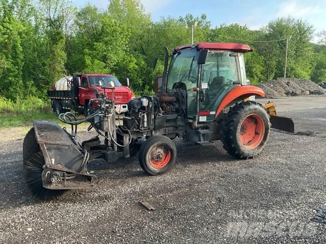 Kubota M5040 Внутренние подметальные машины