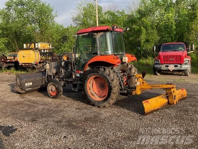 Kubota M5040 Внутренние подметальные машины