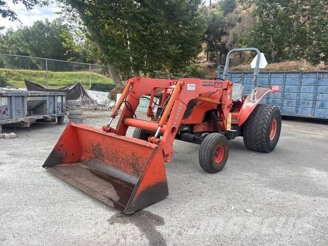 Kubota M5040F Коммунальные тракторы