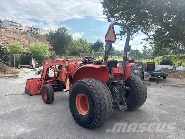 Kubota M5040F Коммунальные тракторы