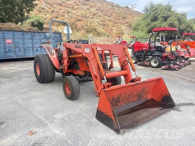 Kubota M5040F Коммунальные тракторы