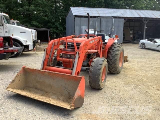 Kubota M6800 Коммунальные тракторы