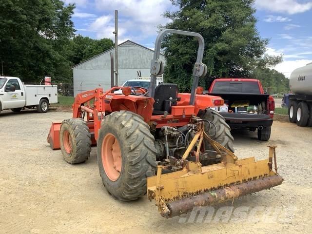 Kubota M6800 Коммунальные тракторы