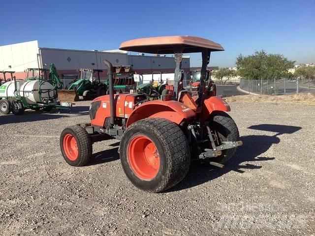 Kubota M7060D Коммунальные тракторы
