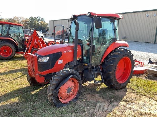 Kubota M7060D Коммунальные тракторы