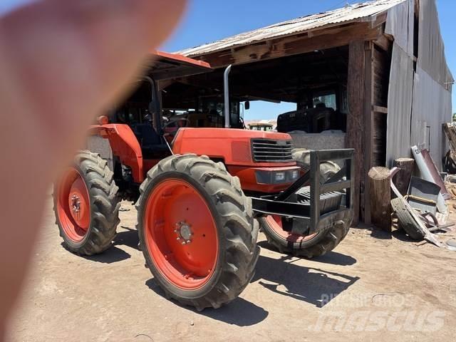 Kubota M9000 Трактора