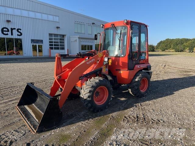 Kubota R530E Фронтальные погрузчики