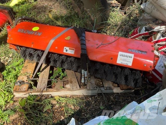 Kubota V5260 Навесные щетки