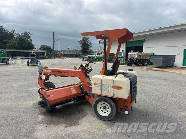Lay-Mor SM300 Внутренние подметальные машины