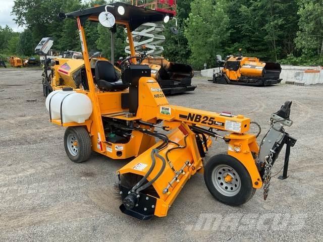 LeeBoy NB25 Внутренние подметальные машины