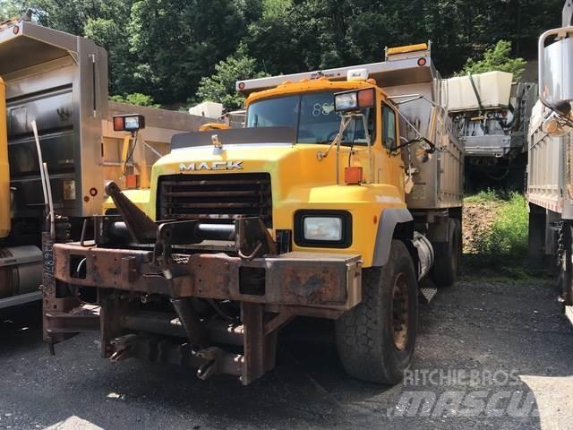 Mack 600 Снежные отвалы и плуги