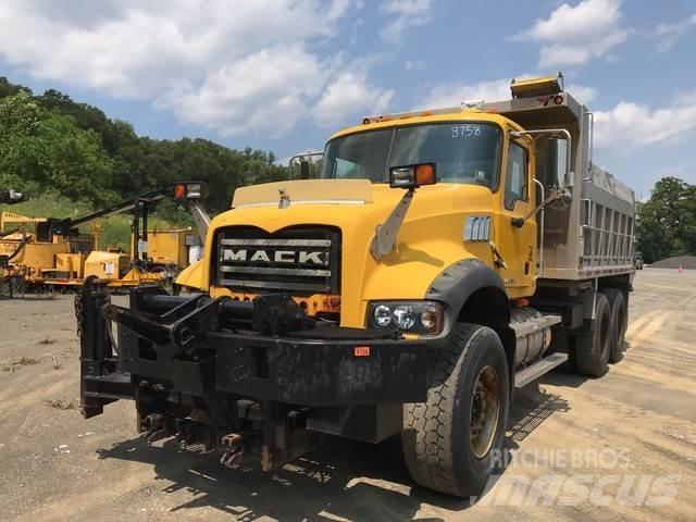 Mack 700 Снежные отвалы и плуги